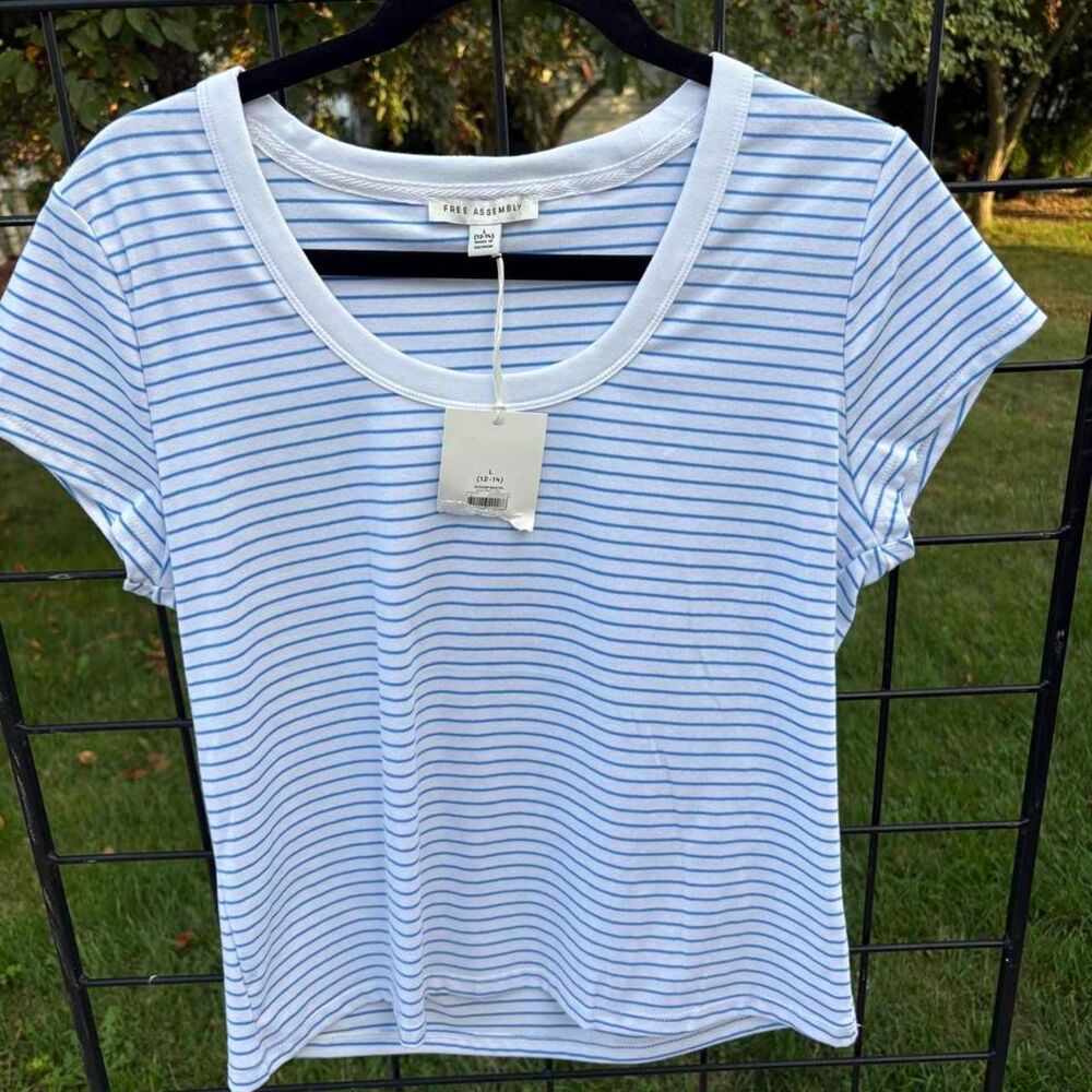 Free-assembly Women's White and Blue T-shirt